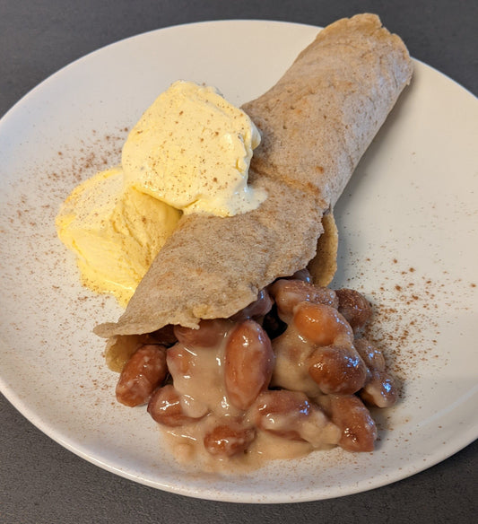 Pfannkuchen mit Boiled Peanuts Salted Caramel und Vanilleeis